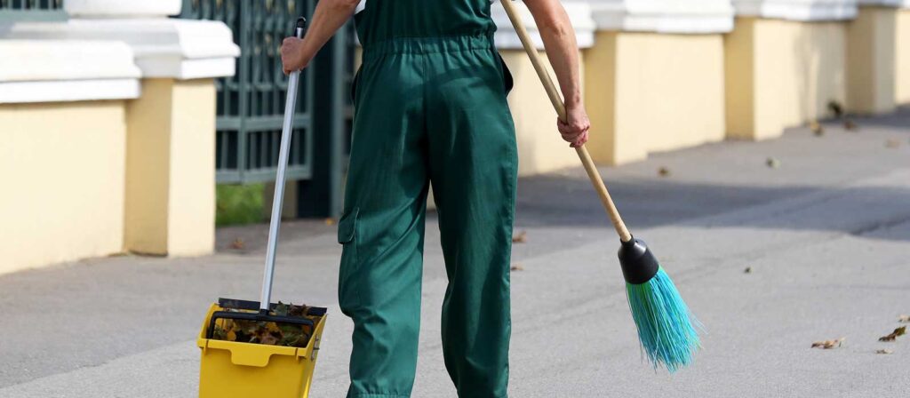 The Benefits Of Day Porter Janitorial Services For Your Commercial Facility